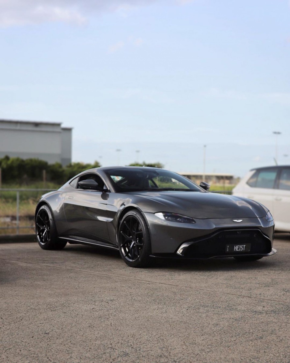 SF10-Astonmartin-vantage