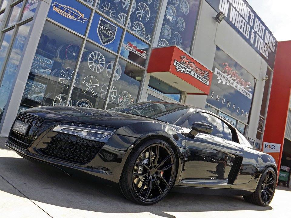 SF11- Audi R8