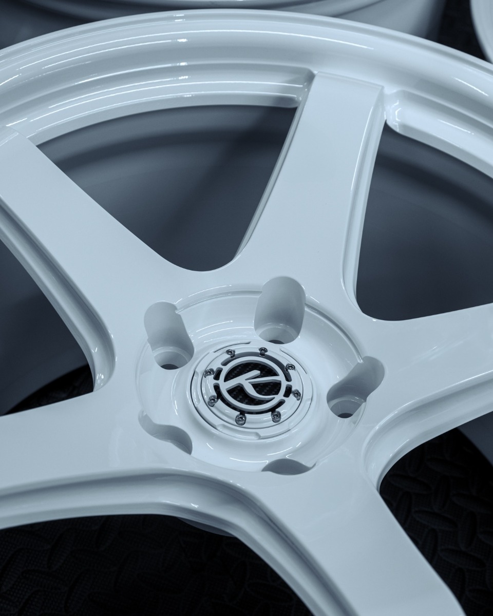 Gloss white