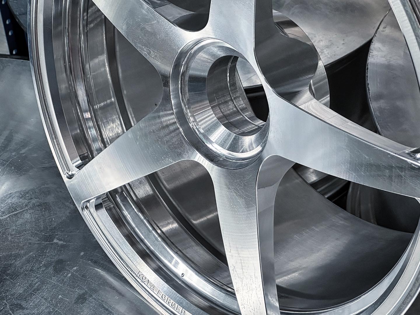 Raw Centerlock system