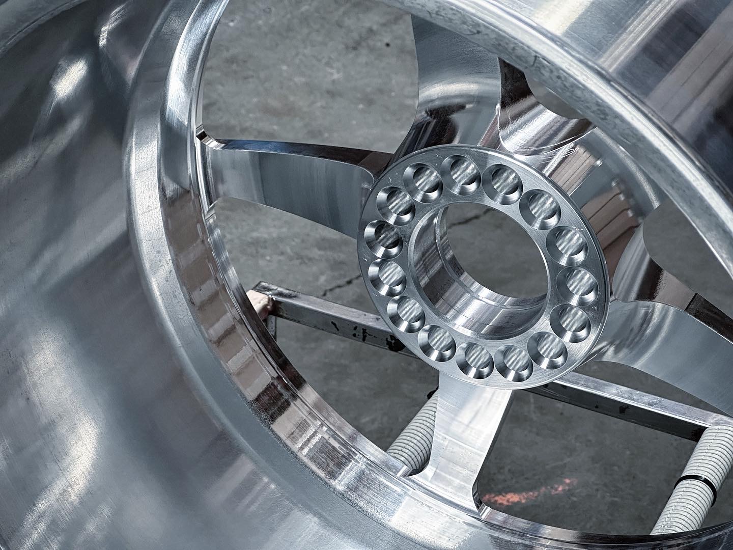 Raw Centerlock system