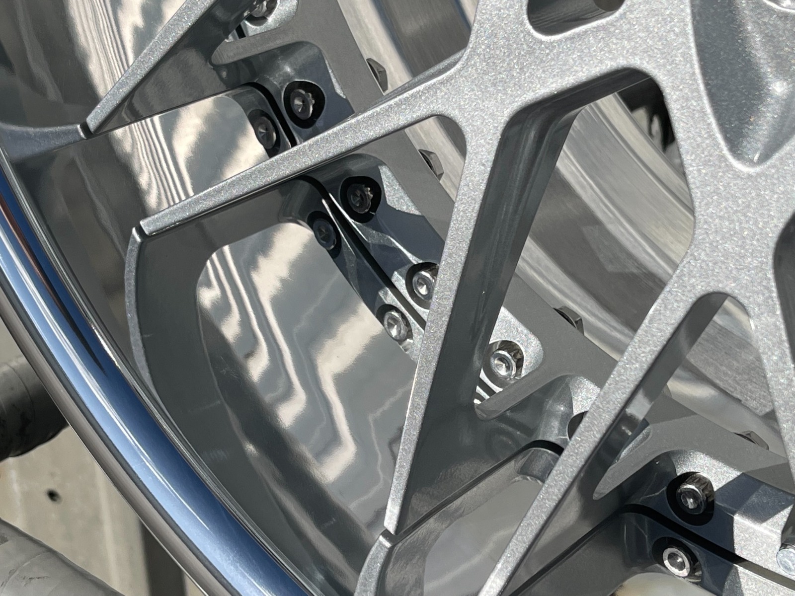 Silver & Polished Lip