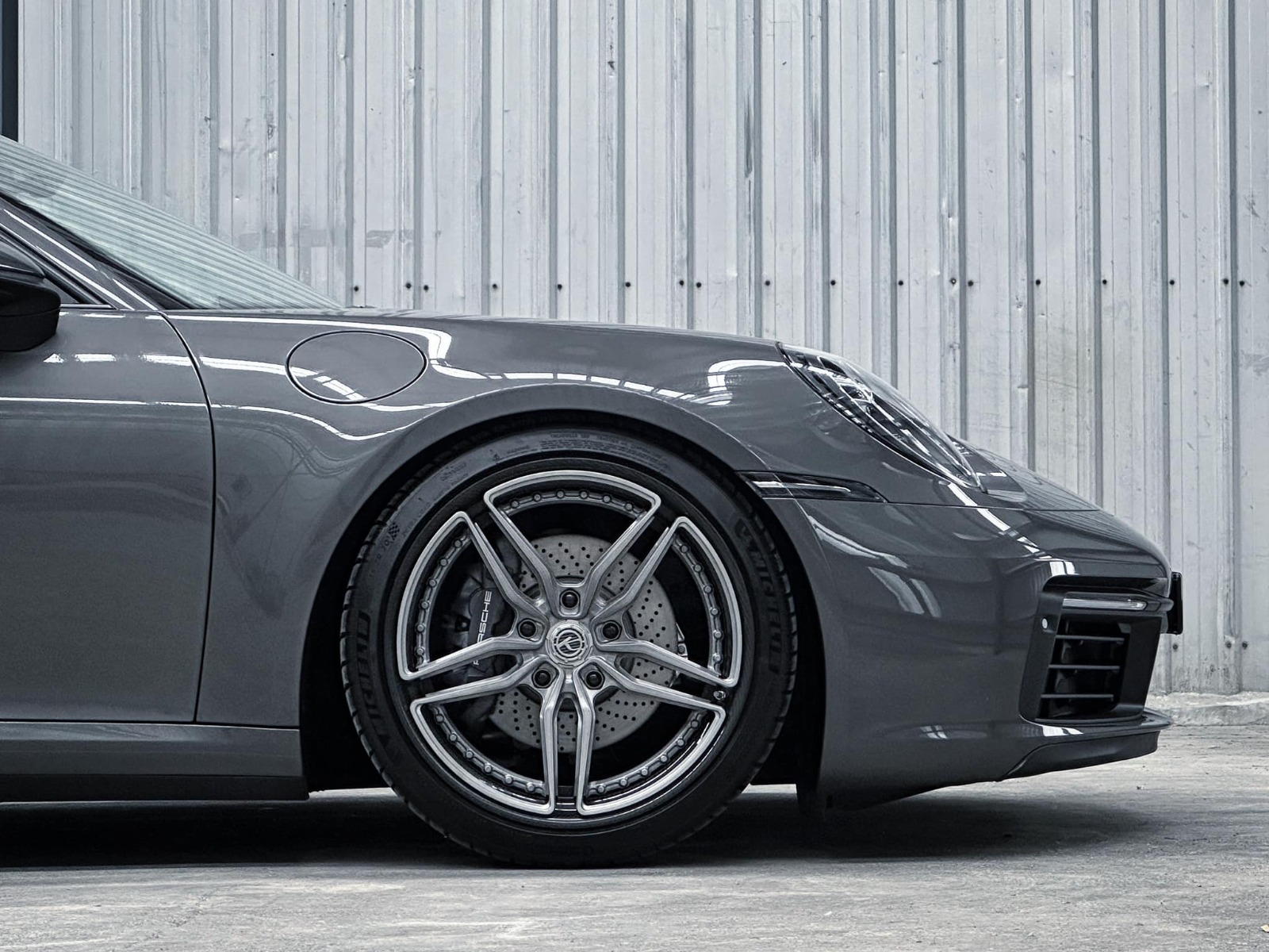 PORSCHE 992