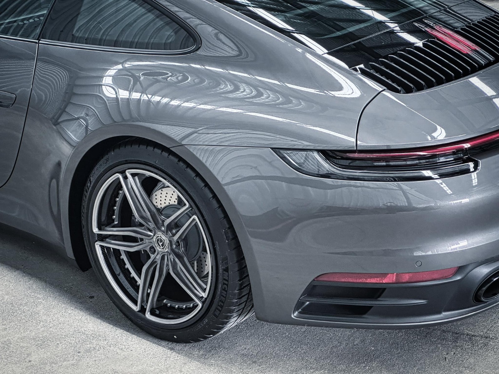 PORSCHE 992