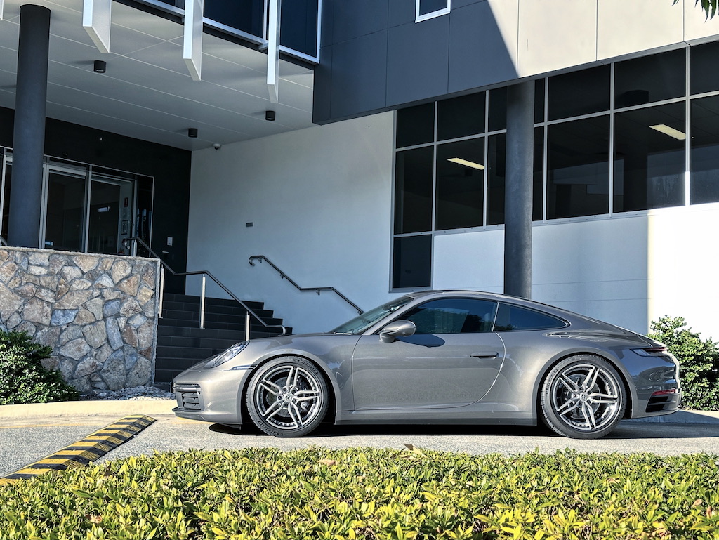 PORSCHE 992